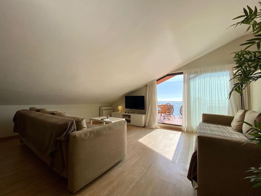 Exclusive Beachfront Penthouse Альмаяте-Альто Экстерьер фото