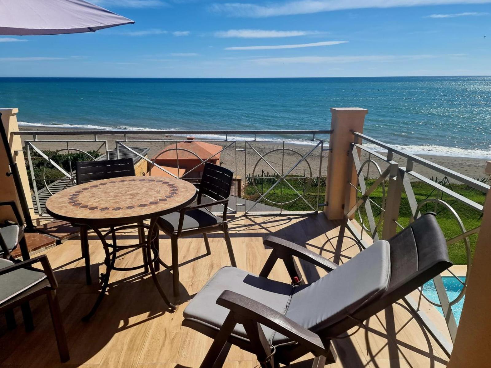 Exclusive Beachfront Penthouse Альмаяте-Альто Экстерьер фото